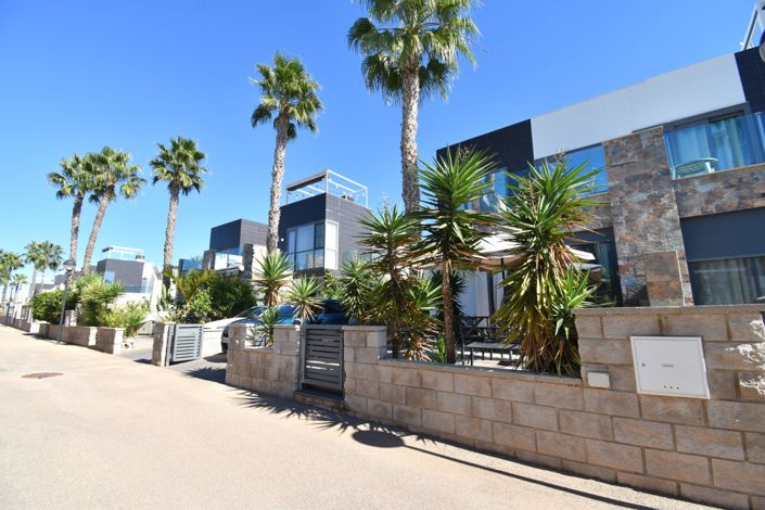 Image No.29-3 Bed Property for sale