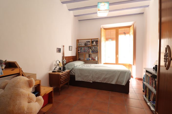 Image No.11-3 Bed Townhouse for sale