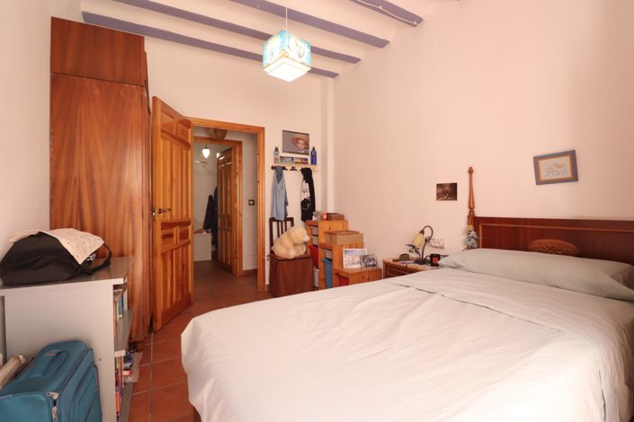 Image No.12-3 Bed Townhouse for sale