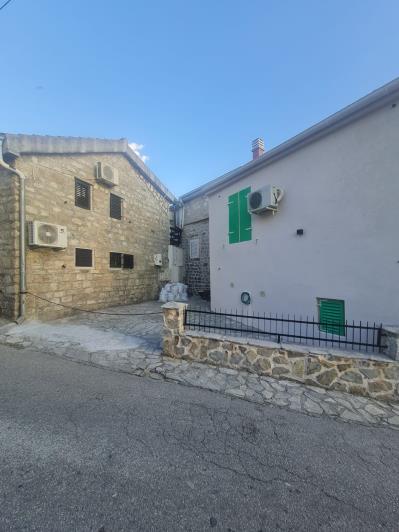 Image No.11-2 Bed House for sale