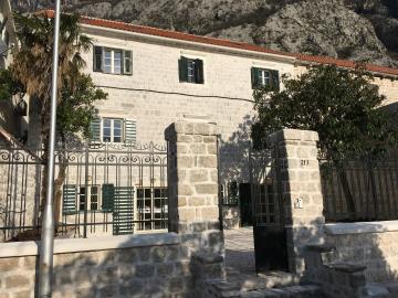 1 - Dobrota, Villa