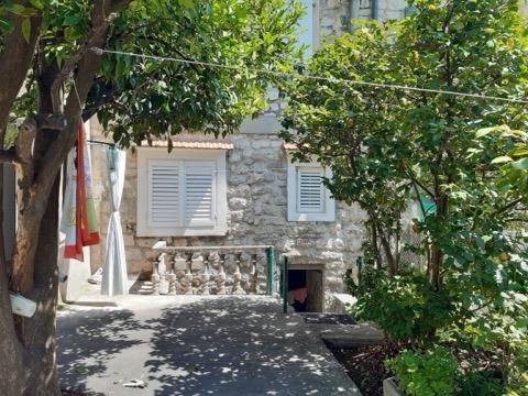 Image No.16-6 Bed House for sale