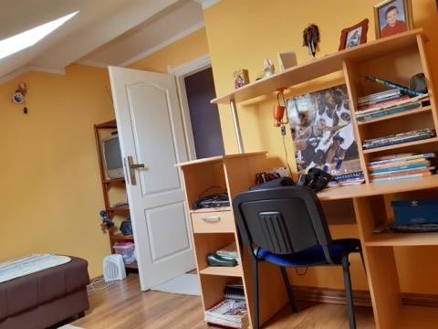 Image No.19-6 Bed House for sale