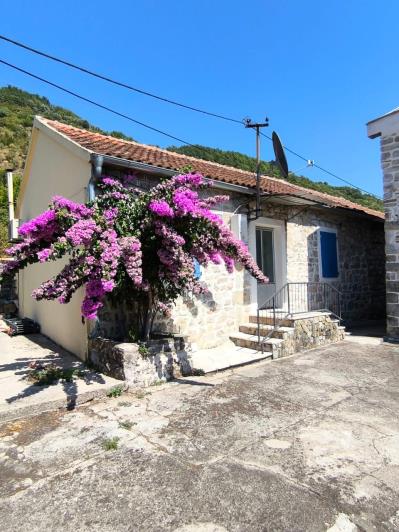 Image No.5-2 Bed House for sale