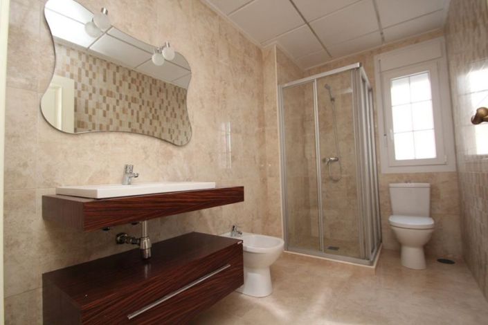 Image No.8-4 Bed Villa for sale