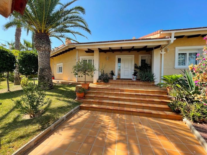 Image No.1-4 Bed Villa for sale