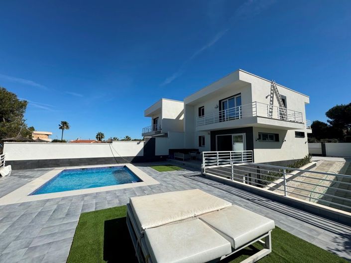 Image No.1-Villa de 4 chambres à vendre à Orihuela Costa
