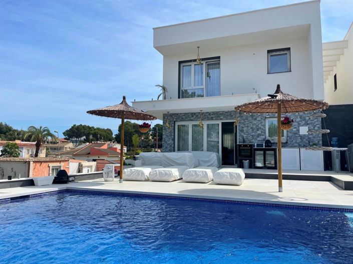 Image No.1-Villa de 4 chambres à vendre à Orihuela Costa