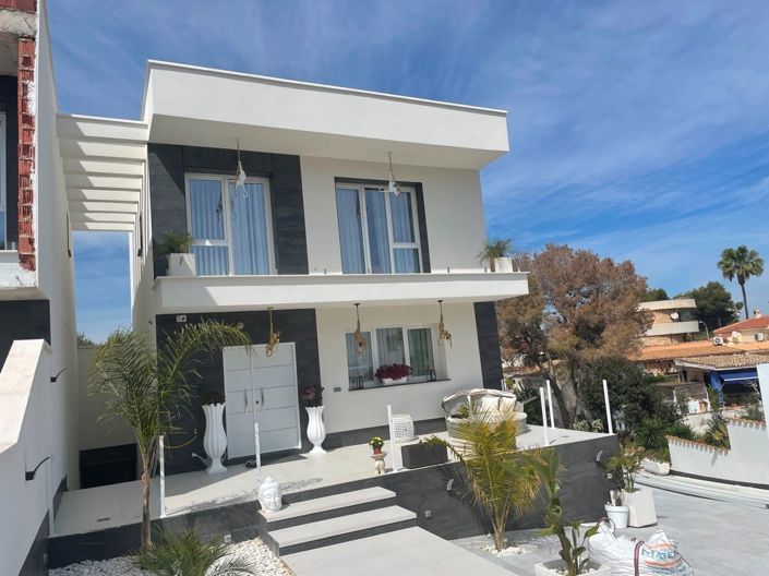 Image No.2-4 Bed Villa for sale