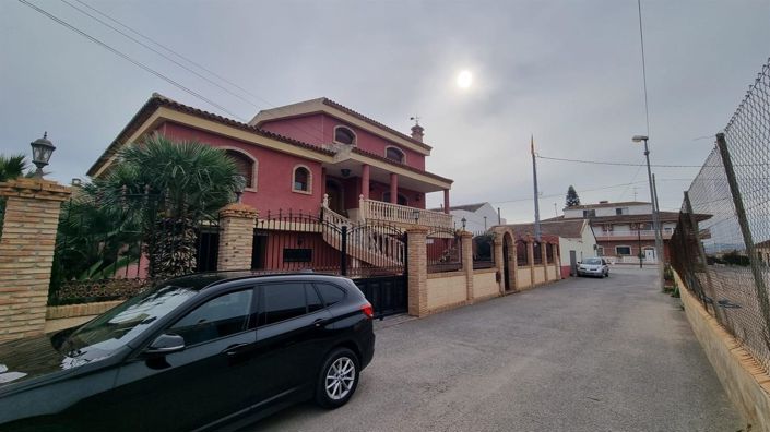 Image No.1-4 Bed Villa for sale