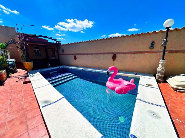 Image No.1-4 Bed House for sale