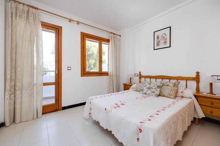 Image No.6-3 Bed House for sale