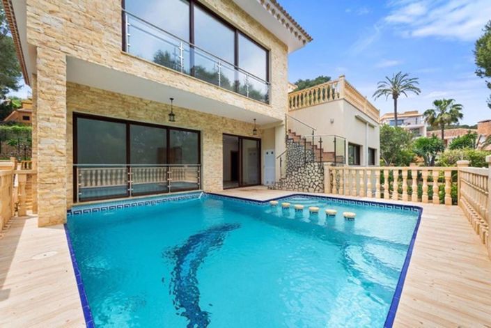 Image No.1-4 Bed Villa for sale