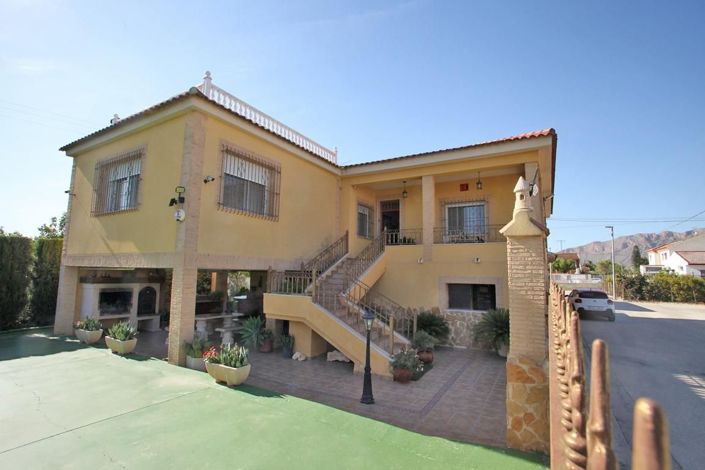 Image No.1-4 Bed Villa for sale