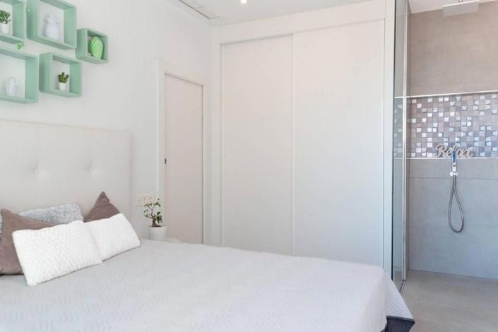 Image No.10-4 Bed House for sale