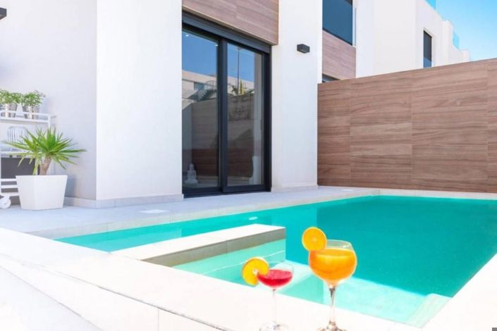 Image No.24-4 Bed House for sale