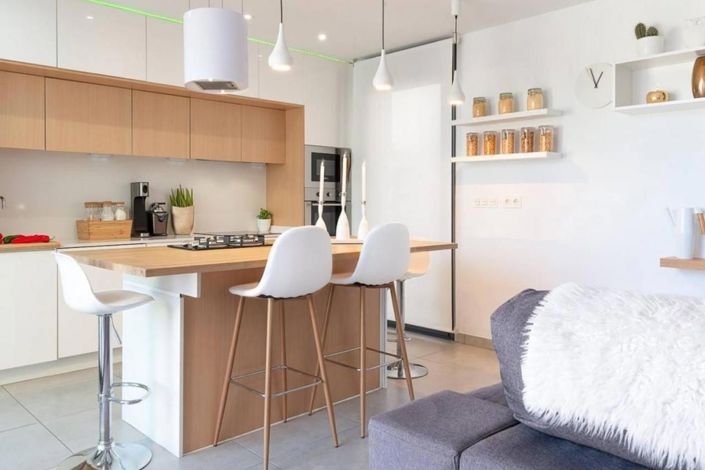 Image No.7-4 Bed House for sale