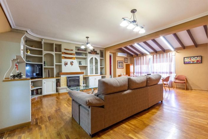 Image No.4-4 Bed Villa for sale