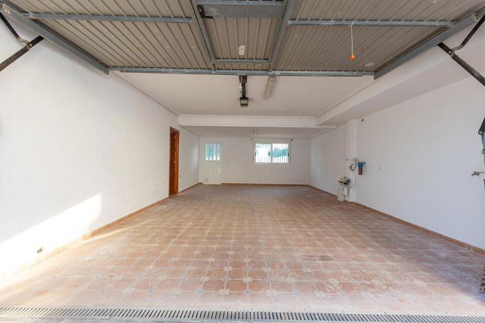 Image No.40-5 Bed Villa for sale