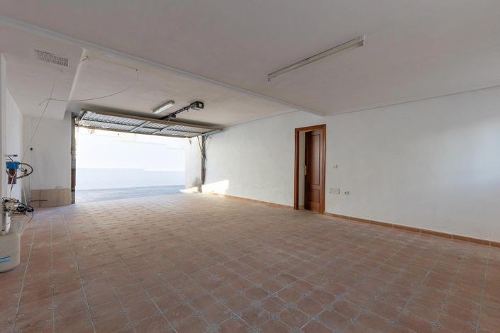 Image No.41-5 Bed Villa for sale