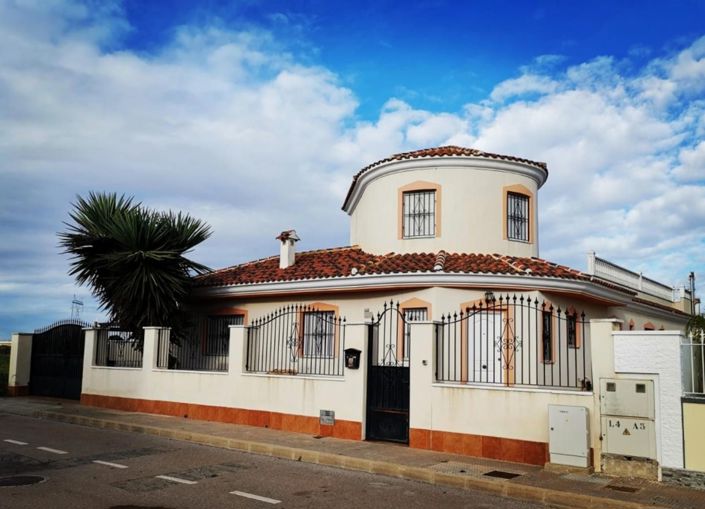 Image No.1-6 Bed Villa for sale