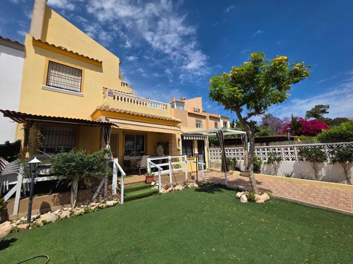 Image No.1-4 Bed House for sale