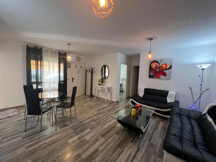 Image No.10-4 Bed House for sale