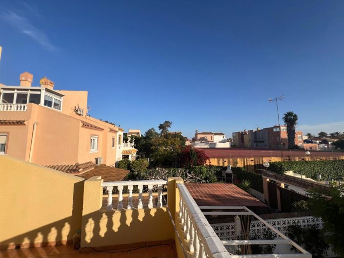 Image No.25-4 Bed House for sale