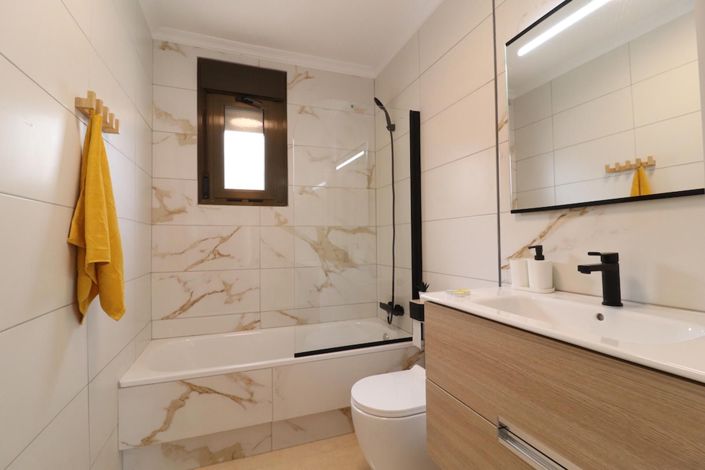 Image No.19-3 Bed House for sale