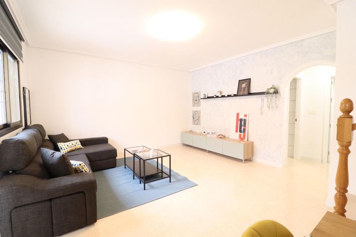 Image No.9-3 Bed House for sale