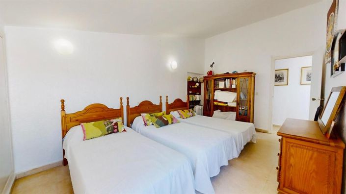 Image No.29-4 Bed Villa for sale