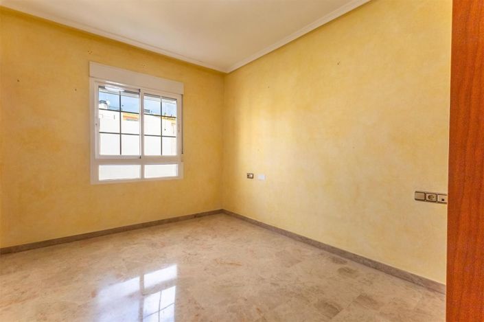 Image No.10-3 Bed Apartment for sale