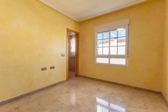 Image No.12-3 Bed Apartment for sale