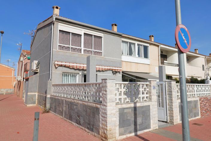 Image No.1-4 Bed House for sale