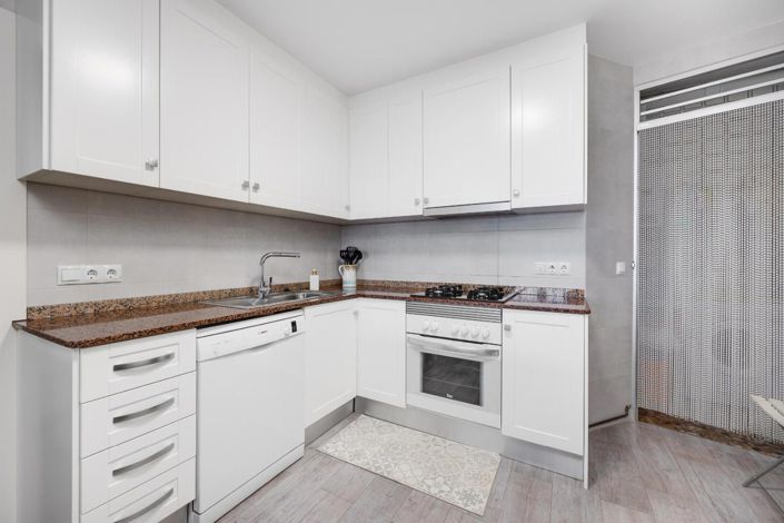 Image No.12-4 Bed Apartment for sale