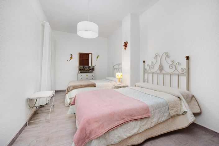 Image No.15-4 Bed Apartment for sale