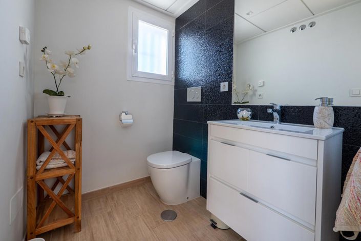 Image No.21-2 Bed House for sale