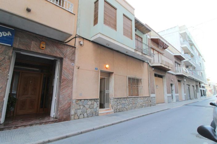Image No.1-6 Bed Villa for sale