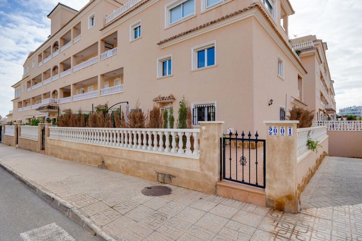 Image No.1-3 Bed Property for sale
