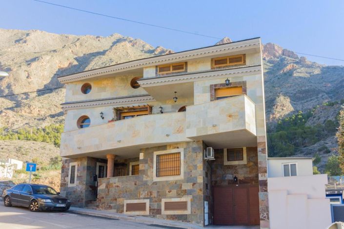 Image No.1-5 Bed Villa for sale