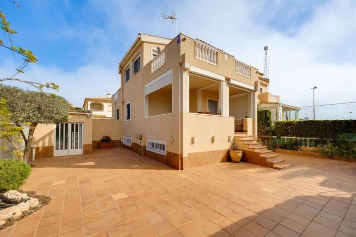 Image No.1-Villa de 5 chambres à vendre à Torrevieja