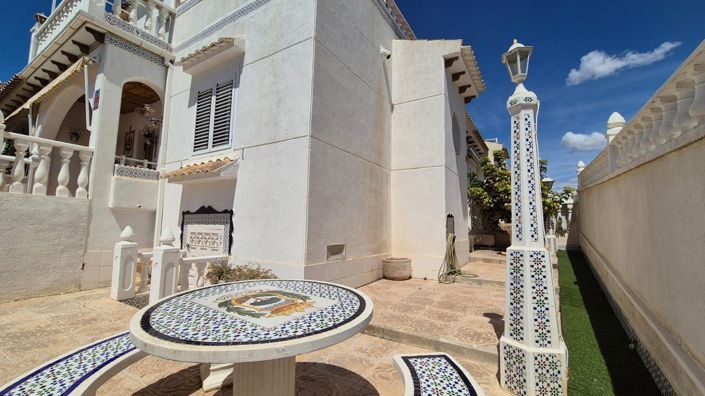 Image No.10-4 Bed House for sale