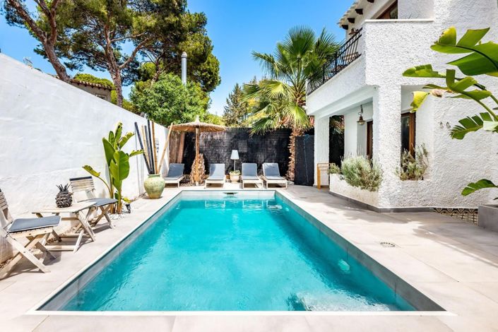 Image No.2-Villa de 5 chambres à vendre à Punta Prima