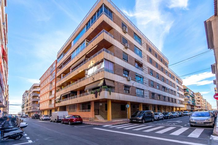 Image No.1-3 Bed Apartment for sale