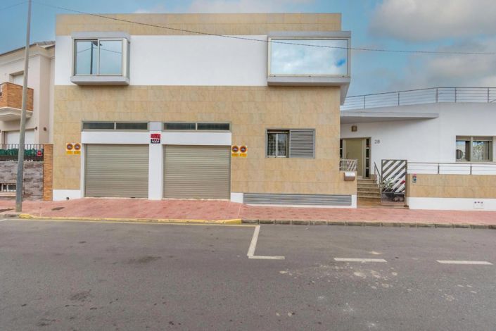 Image No.1-4 Bed Villa for sale