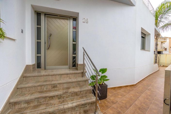 Image No.7-4 Bed Villa for sale