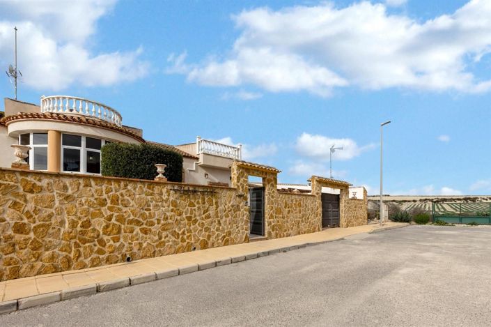 Image No.1-3 Bed Villa for sale