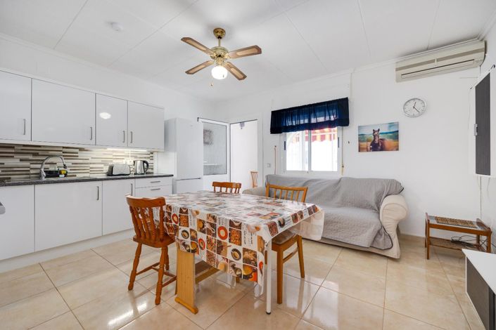 Image No.8-1 Bed House for sale