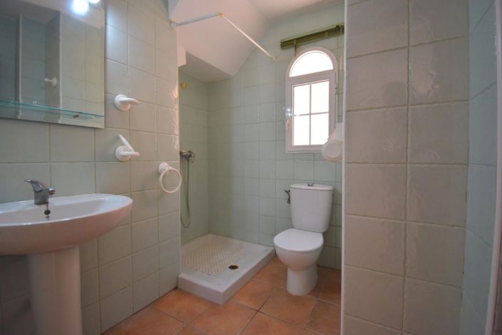 Image No.10-2 Bed House for sale