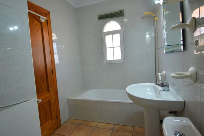 Image No.22-2 Bed House for sale